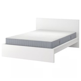 Cama ikea completa y colchon en buen estado