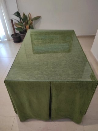 MESA COMEDOR + ROPA CAMILLA