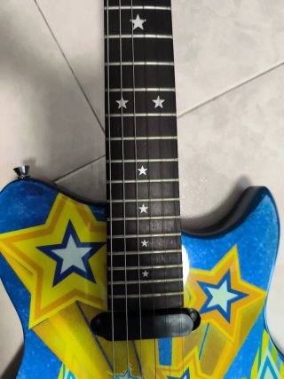 Guitarra eléctrica Disney washburn.