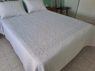Cama 135cm con somier, sábanas y almohadas
