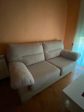Sofa color crema 2/3 plazas , seminuevo