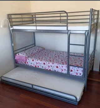 Litera Triple Metálica con Colchones - IKEA SVÄRTA