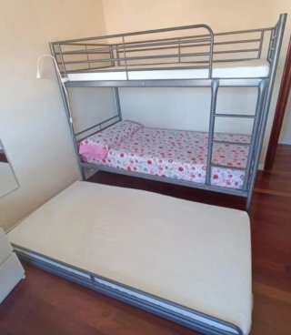 Litera Triple Metálica con Colchones - IKEA SVÄRTA