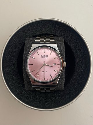 Reloj Casio MTP Plateado Con Dial Rosa