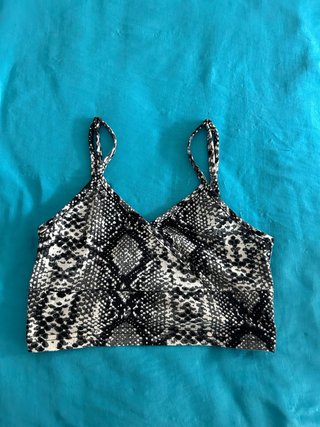 Top de tirantes con estampado de serpiente