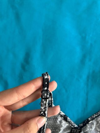 Top de tirantes con estampado de serpiente