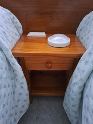 Due letti singoli 80x180cm con copriletto e cuscini