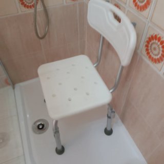 Silla de  ducha para mayores y movilidad reducida