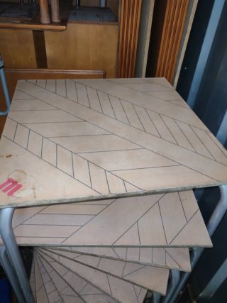 12 Mesas cuadradas de bar