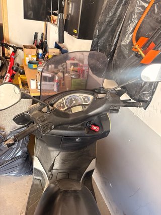 Yamaha X-Max 250 (YP250R), matriculada en 2006.