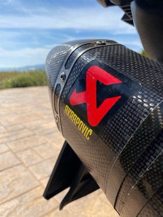 Linea de escape completa Akrapovic
