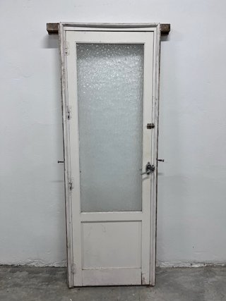 Puerta antigua de madera y cristal