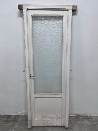 Puerta antigua de madera y cristal