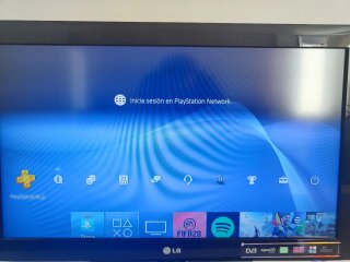 PS4 Slim 1TB + 2 mandos + cables | Muy cuidada