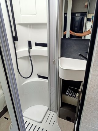 HYMER ML-T 580 4X4 CON CAMAS GEMELAS Y GARAJE 7 MT