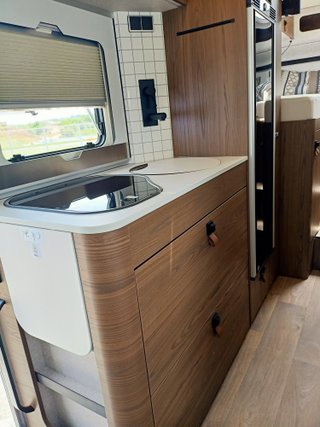HYMER ML-T 580 4X4 CON CAMAS GEMELAS Y GARAJE 7 MT