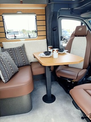 HYMER ML-T 580 4X4 CON CAMAS GEMELAS Y GARAJE 7 MT