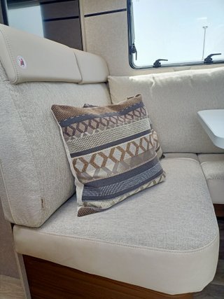 HYMER ML-T 580 4X4 CON CAMAS GEMELAS Y GARAJE 7 MT
