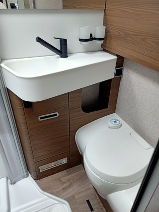HYMER ML-T 580 4X4 CON CAMAS GEMELAS Y GARAJE 7 MT