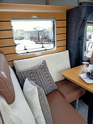 HYMER ML-T 580 4X4 CON CAMAS GEMELAS Y GARAJE 7 MT