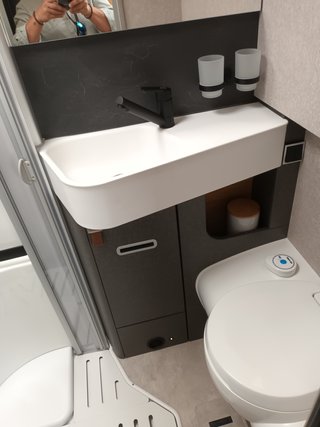 HYMER ML-T 580 4X4 CON CAMAS GEMELAS Y GARAJE 7 MT