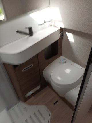 HYMER ML-T 580 4X4 CON CAMAS GEMELAS Y GARAJE 7 MT