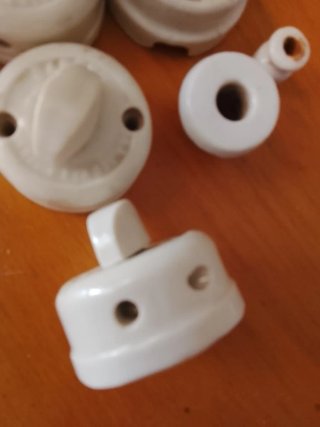 Llaves de luz y enchufes antiguos