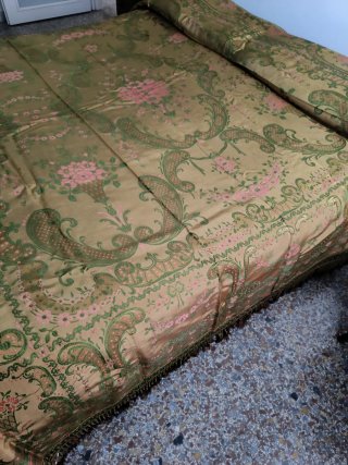 Copriletto vintage damascato