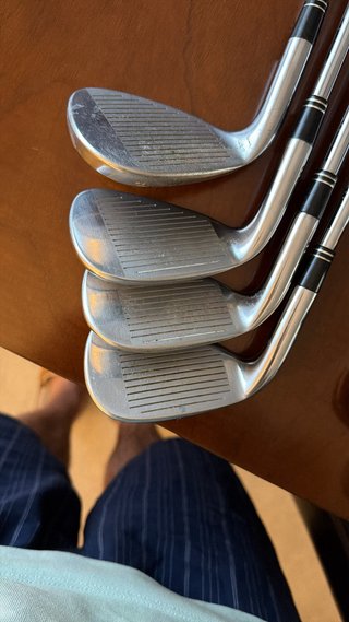 Juego de palos de golf TaylorMade.