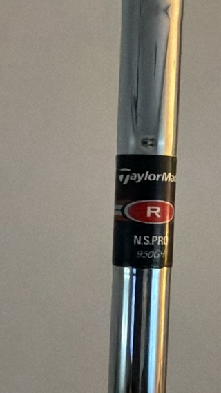 Juego de palos de golf TaylorMade.