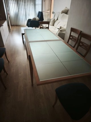 Dos Mesas una de  comedor y otra de centro madera