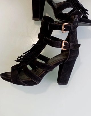 Sandalias flecos tacón alto 37