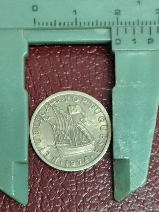 Moneda de 2,50 Escudos de Portugal del año 1974