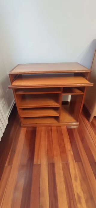 Mesa para ordenador fijo