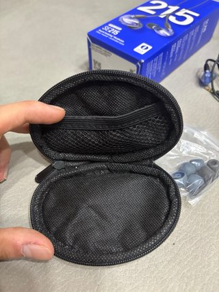In-ear Shure SE215