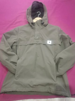 cazadora de invierno marca carhat