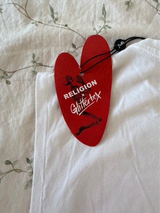 Camiseta colaboración marca Religion glitterbox