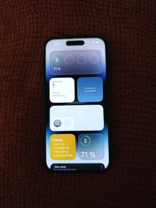 iPhone 14 Pro más 4 fundas  En su caja y con cable