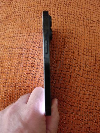 iPhone 14 Pro más 4 fundas  En su caja y con cable