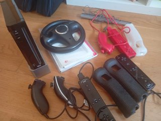Nintendo Wii con accessorios y juegos