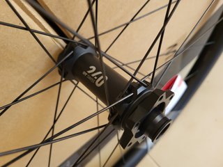 Rueda delantera carbono DT Swiss EXC 1501 27.5" 6T