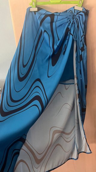 Falda Satinada Azul Eléctrico Estampado Psicodélic