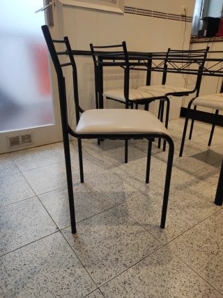 Mesa y sillas de cocina