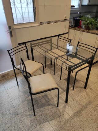 Mesa y sillas de cocina