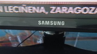 Televisión Samsung 32 pulgadas con base