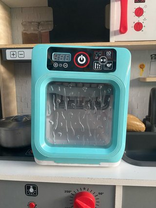 Cocinita con pack de utensilios.