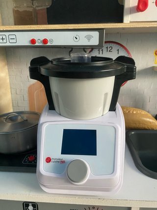 Cocinita con pack de utensilios.