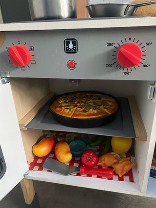Cocinita con pack de utensilios.