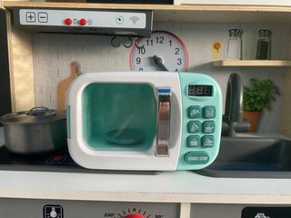 Cocinita con pack de utensilios.