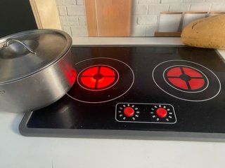 Cocinita con pack de utensilios.